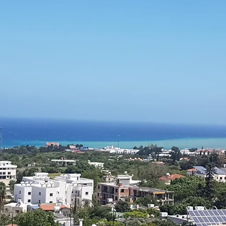 Denize Yakin Ve Sessiz Cift Kisilik Daire Appartement Girne