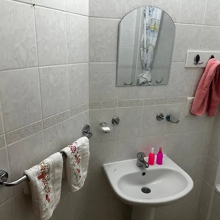 Denize Yakin Ve Sessiz Cift Kisilik Daire